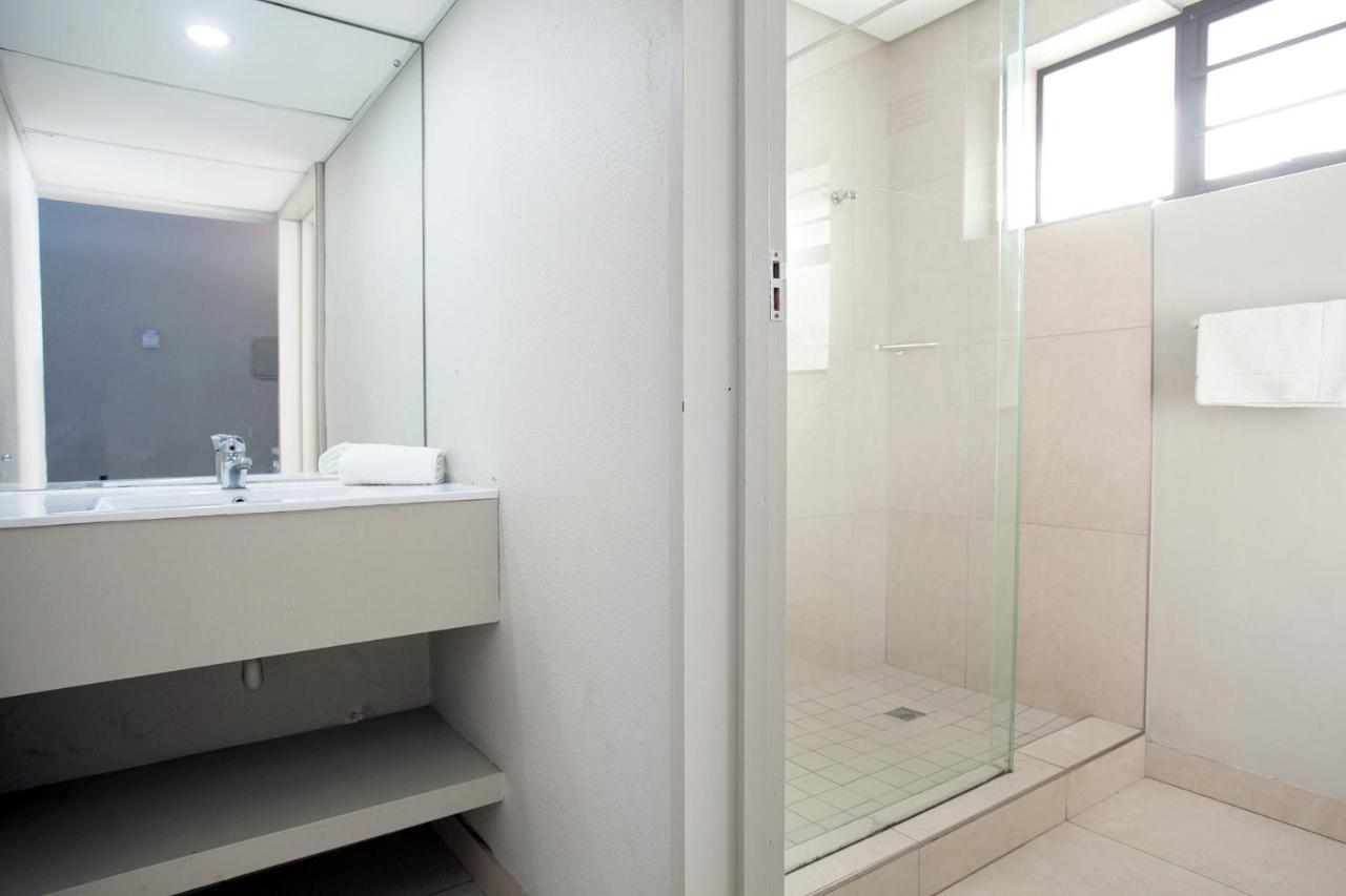 Marine Lodge East London Bagian luar foto