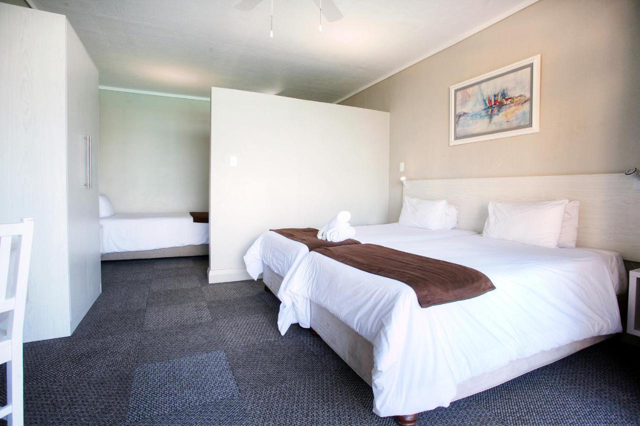 Marine Lodge East London Bagian luar foto