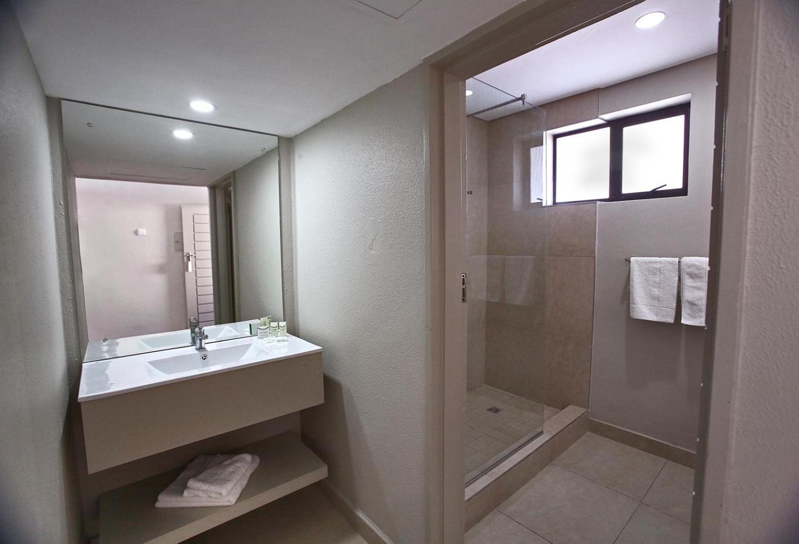 Marine Lodge East London Bagian luar foto